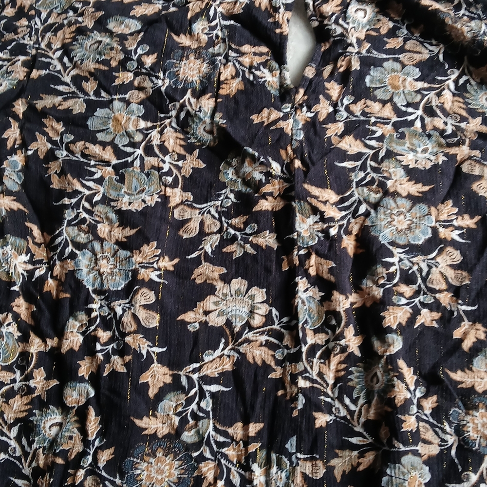 Knox Rose Multicolor Floral Top - Picture 8 of 9